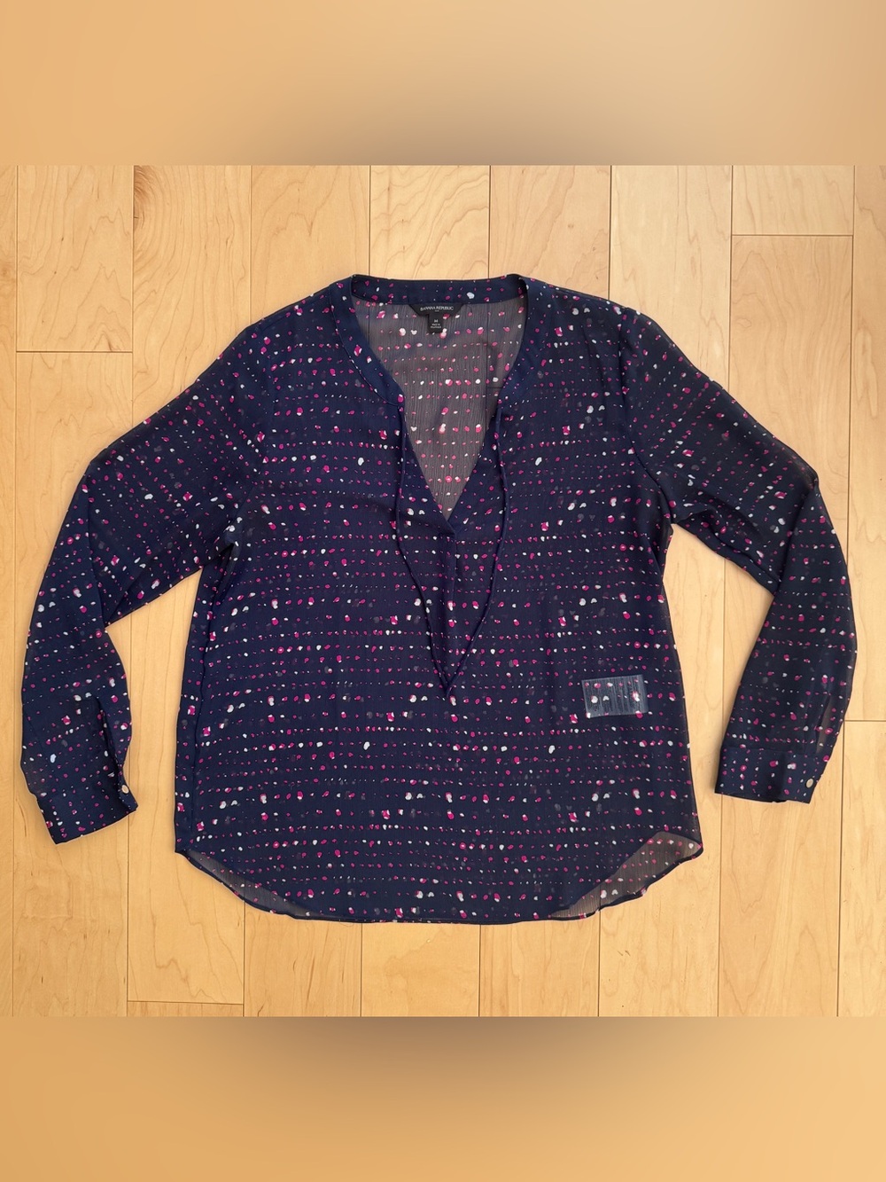Banana Republic V-Neck long sleeve 100% Polyester Navy/Pink/White Medium Blouse